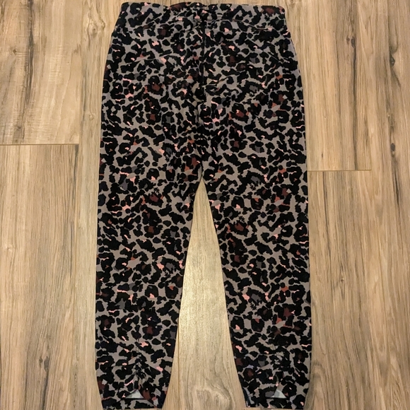 Calvin Klein Performance Leggings - Picture 3 of 7